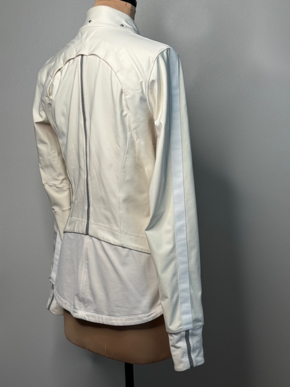Vintage Hustle 1.0 Lululemon White Magnetic Jacket Asymmetrical Cuffins Moto 8 - Picture 3 of 5